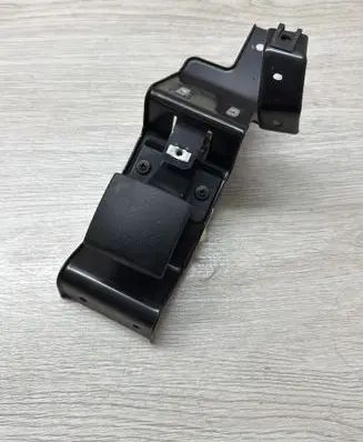 Cadillac SRX Hand brake release handle 8223530000
