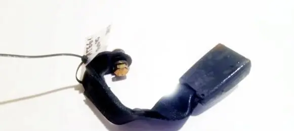 Front seatbelt buckle