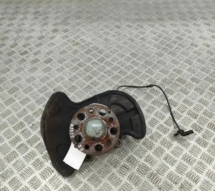 Mercedes-Benz C W204 Front wheel hub A2043320101