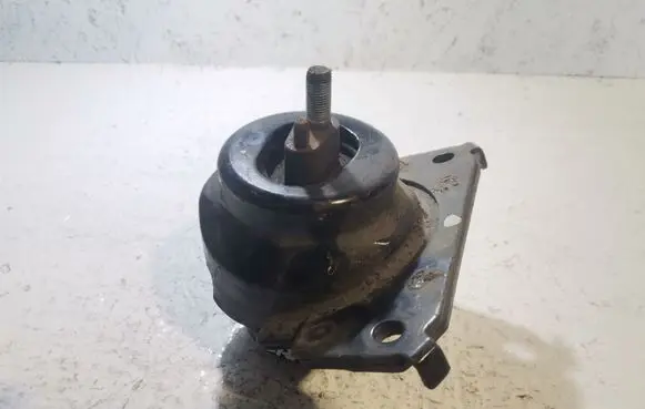 Toyota Land Cruiser (J120) Engine mount bracket