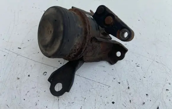 Toyota Avensis Verso Engine mount bracket 1236227030