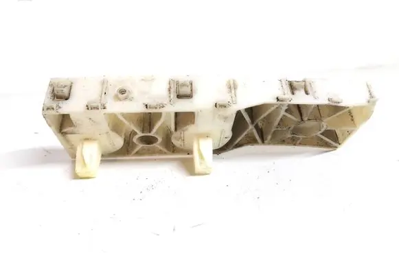 Rear bumper mounting bracket