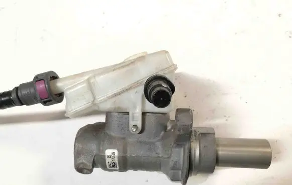Master brake cylinder