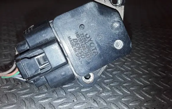 Toyota Corolla Verso AR10 Mass air flow meter 222040N010 MB1974003070