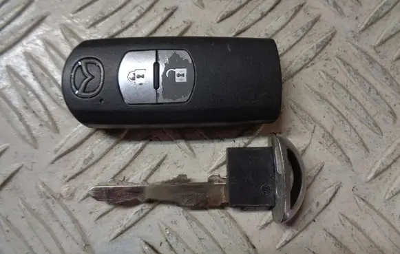 Mazda 2 Ignition key/card CAAB4X3 2011DJ5486