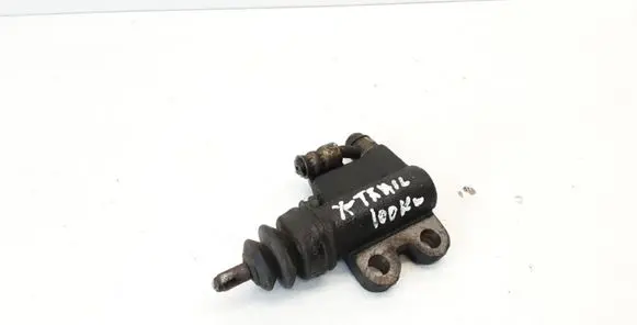Nissan X-Trail T30 Clutch slave cylinder 