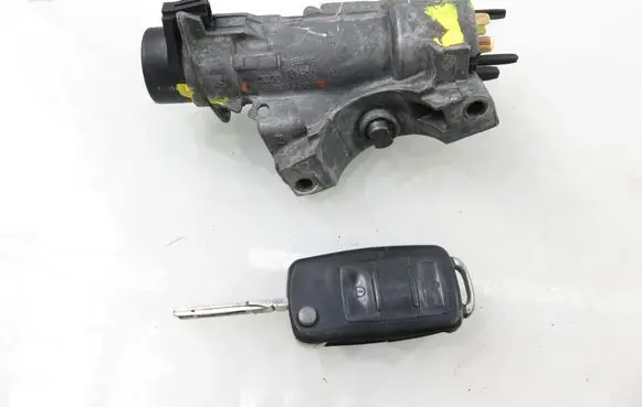 Volkswagen PASSAT B5.5 Ignition lock 4B0905851C