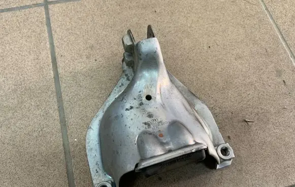 Audi A6 S6 C7 4G Engine mounting bracket 4G0399060G