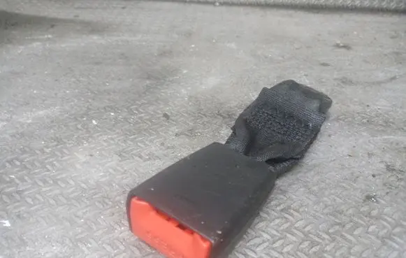 Suzuki Alto Rear seatbelt buckle