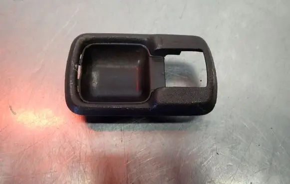 Audi 80 90 B2 Front door handle cover 171837235