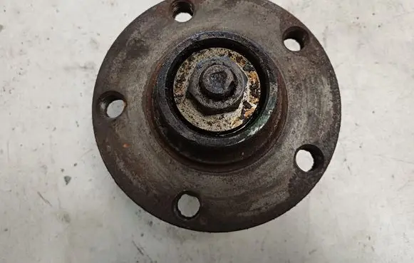 Audi A6 S6 C4 4A Rear wheel hub 4A0501653C