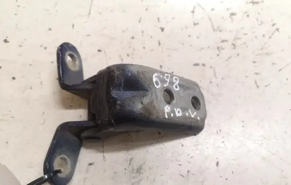 Hyundai Santa Fe Front door upper hinge