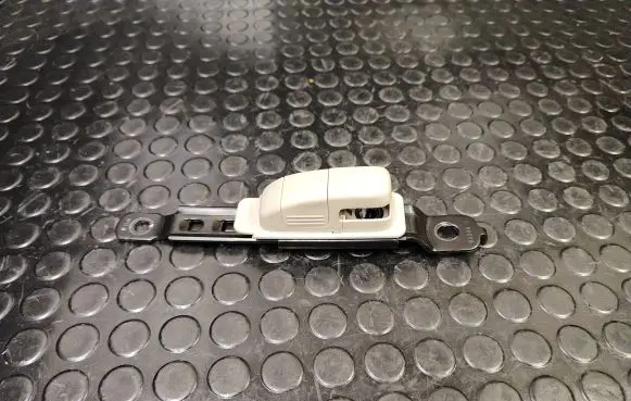 Nissan Leaf I (ZE0) Seat belt adjustment rail 6096312A