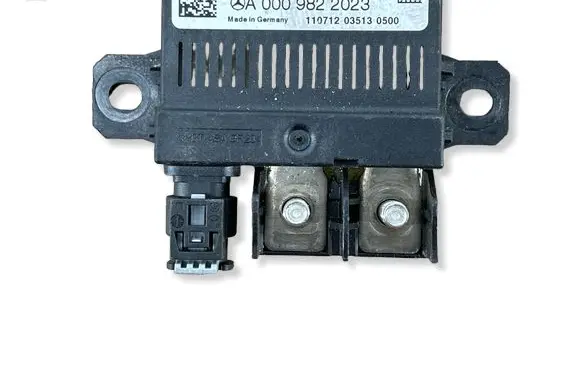Mercedes-Benz C W204 Charging relay 1110029 11071203513 A0009822023
