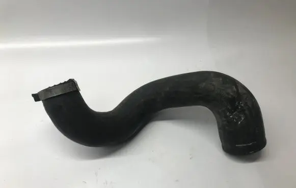 Land Rover Discovery 3 - LR3 Intercooler hose/pipe PNH500223