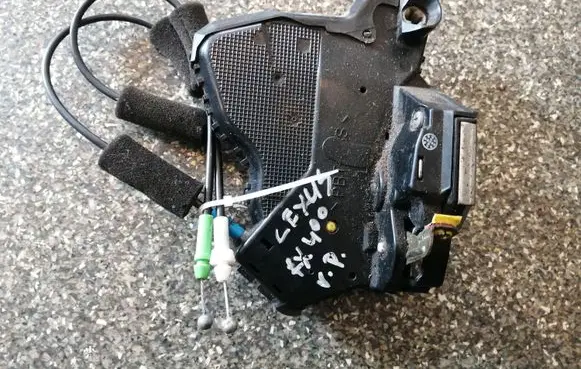 Lexus RX 330 - 350 - 400H Front door lock