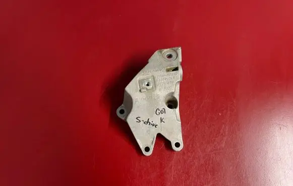BMW X3 G01 Engine mounting bracket 6864593 22116864593 Sdrive