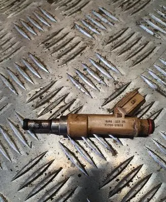 Toyota Prius (XW30) Fuel injector 069033225