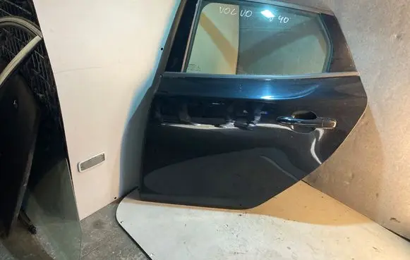 Volvo V40 Rear door 