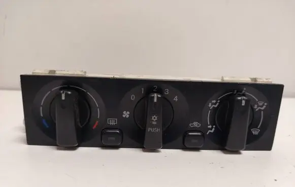 Mitsubishi Carisma Climate control unit MR500529 020726