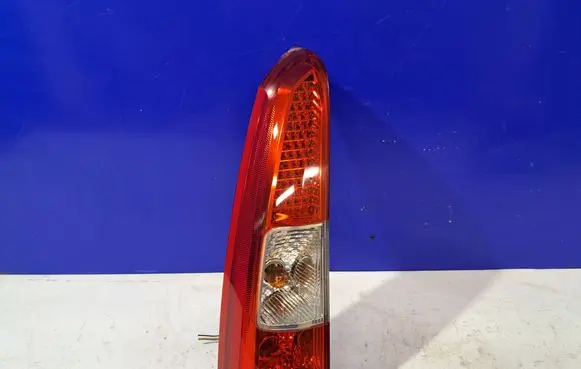 Tailgate rear/tail lights