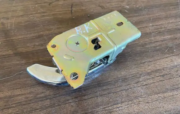 KIA Sorento Front door interior handle