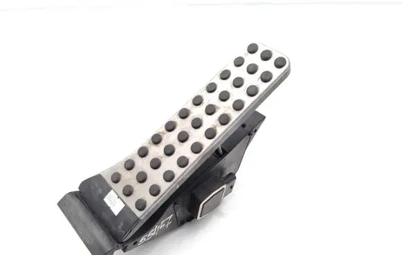 Mercedes-Benz C W204 Accelerator throttle pedal A2043000182