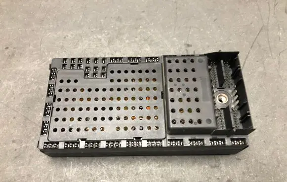 Volvo S40 Fuse module 08696040 08696098 03W145