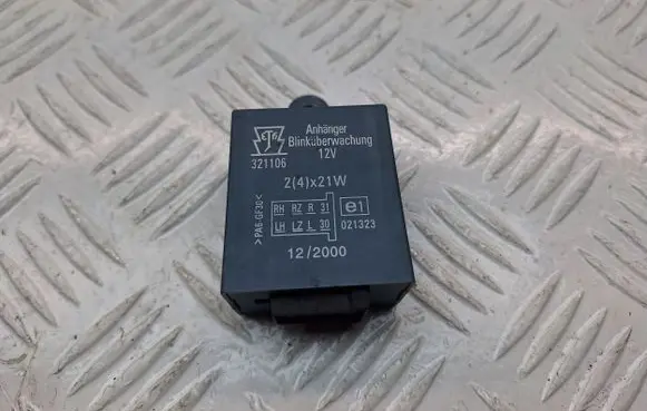 Toyota Avensis T250 Tow bar trailer control unit/module 321106 021323