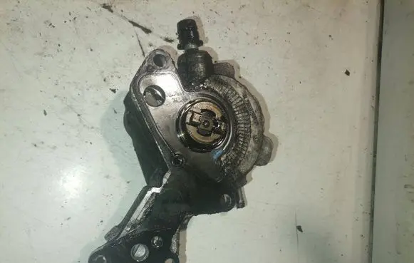 Volkswagen Caddy Oil pump 