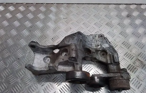 Hyundai Santa Fe Generator/alternator bracket 