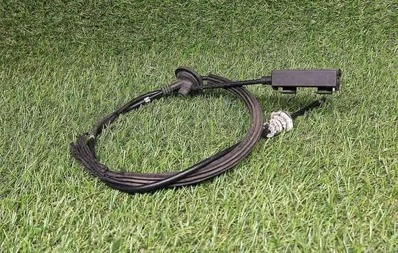 Volkswagen Jetta VI Engine bonnet/hood lock release cable 5C6823535