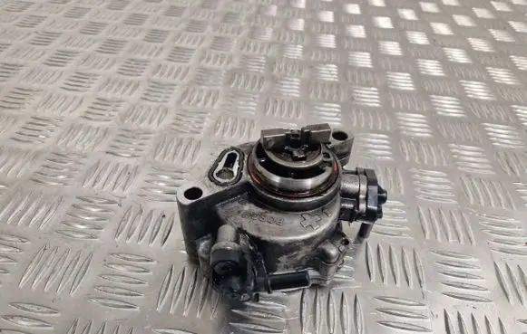 Peugeot 308 Vacuum pump 9804021880