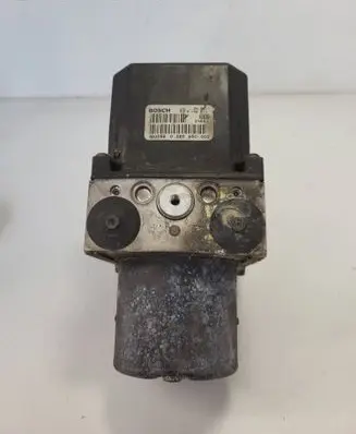 BMW 5 E39 ABS Pump 6758971