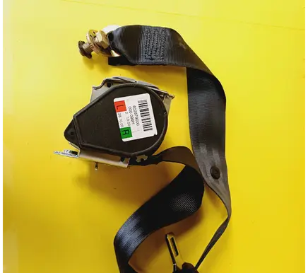 Rear seatbelt