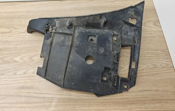 Front bumper mounting bracket