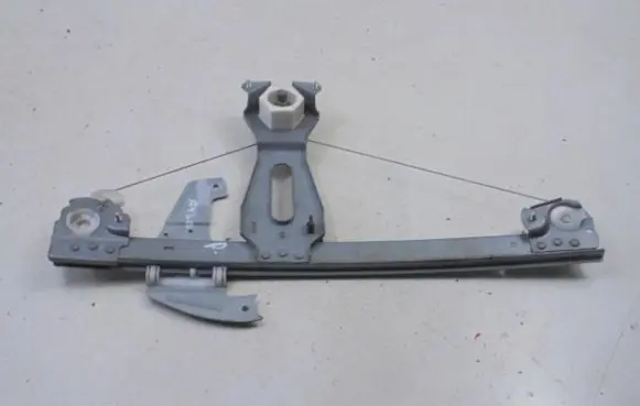 Toyota Aygo AB10 Front door manual window regulator 118670RH