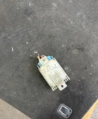 Mercedes-Benz E W210 Coolant fan relay A0235456832