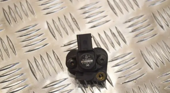 Mercedes-Benz E W212 Air pressure sensor A0071530028 13971118
