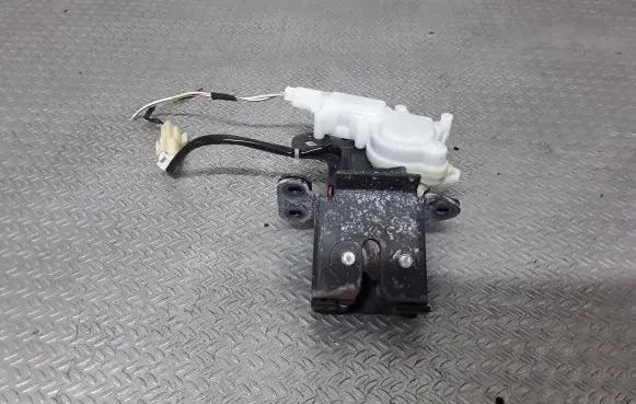 Mazda 3 I Tailgate/trunk/boot lock/catch/latch