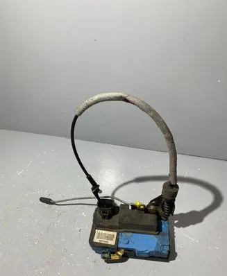 Volvo V70 Front door lock 30663042