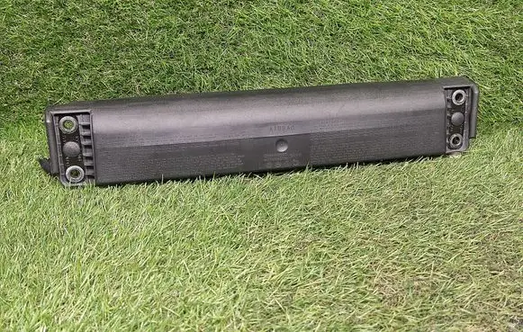 Knee airbag