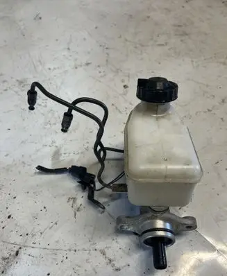 KIA Sorento Master brake cylinder
