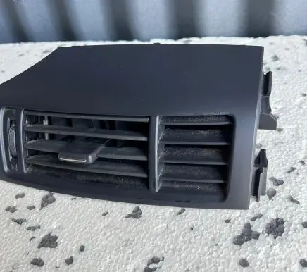 Toyota Verso Dash center air vent grill