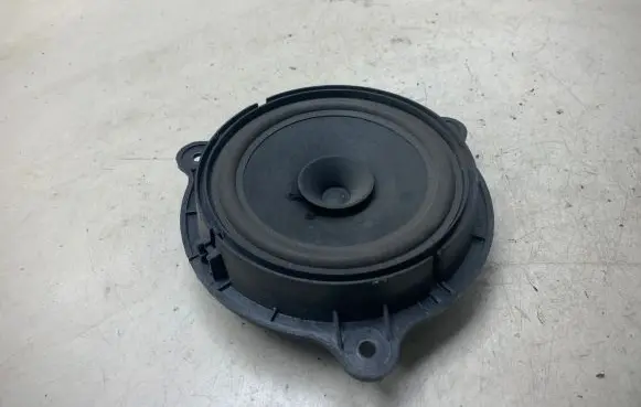 Nissan Tiida C11 Front door speaker