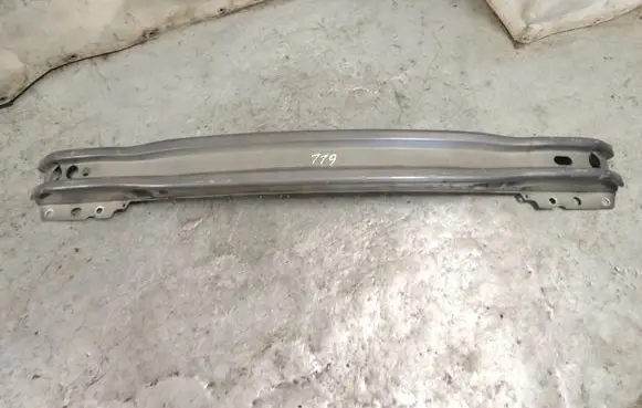 Volvo V70 Front bumper cross member D119