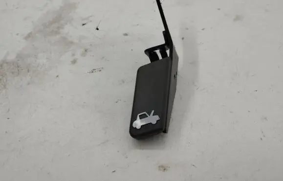 Maserati Quattroporte Engine bonnet (hood) release handle