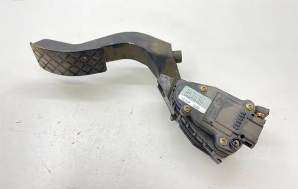 Audi A6 S6 C5 4B Accelerator throttle pedal 8D1721523
