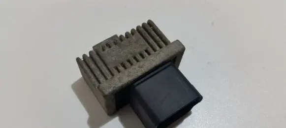 Renault Megane II Glow plug pre-heat relay 7700115078