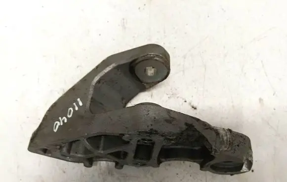 Ford Fiesta Engine mounting bracket 